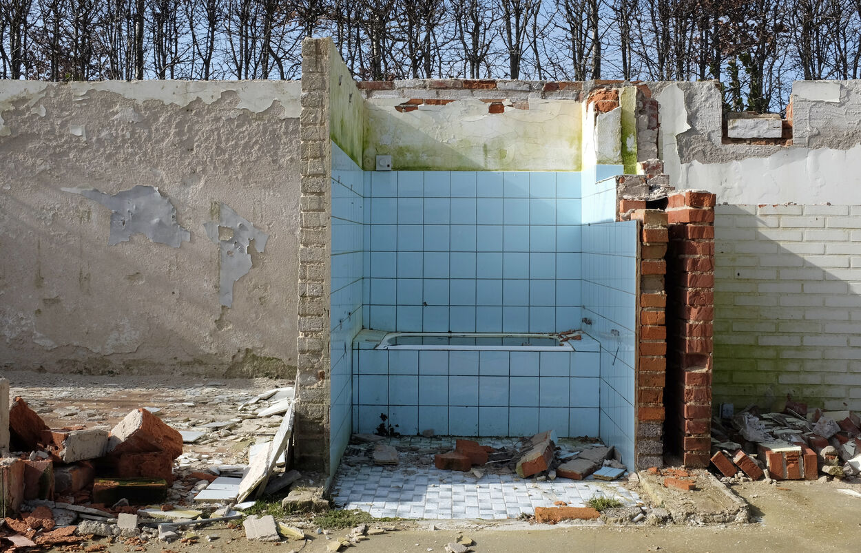 The blue bathtub, scarred by frost erosions, March 2015 (photograph by author).
