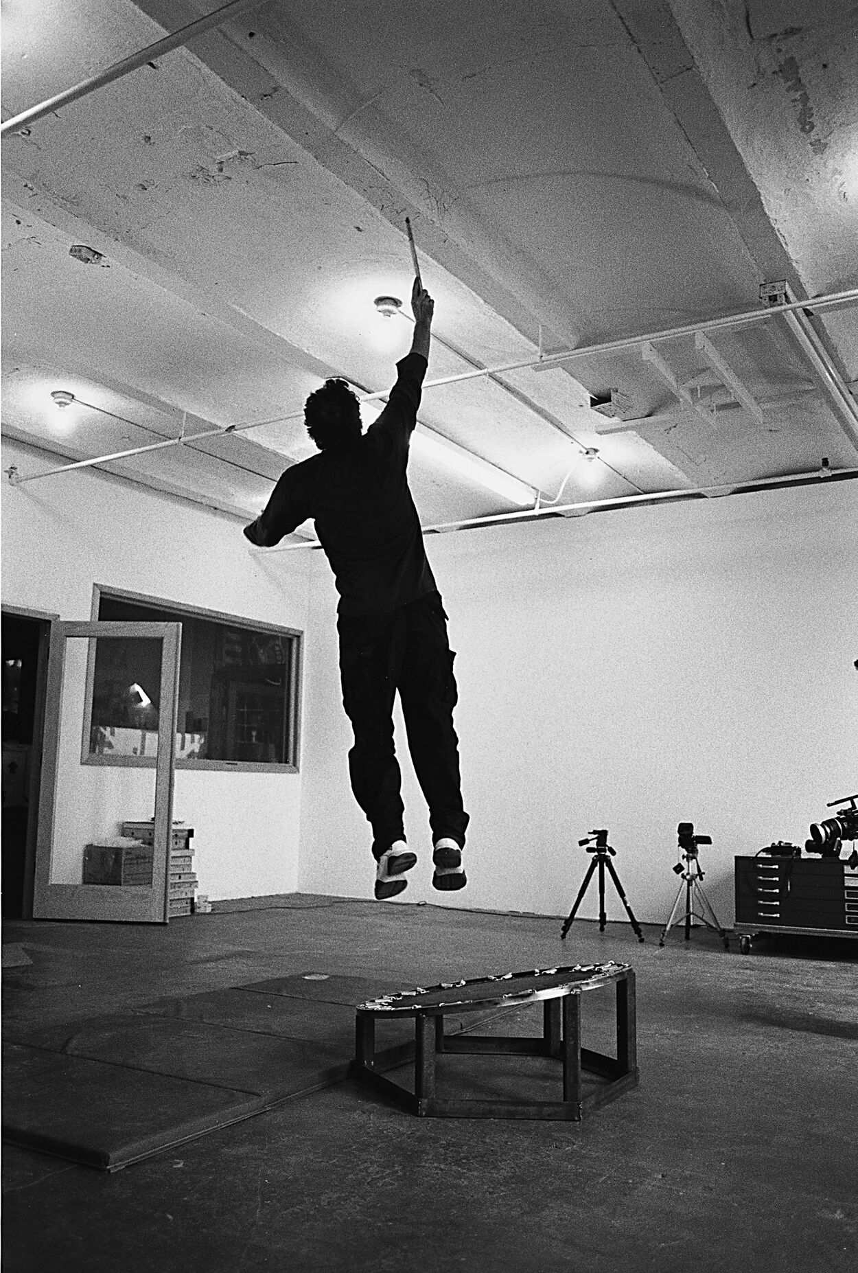 Matthew Barney. Drawing Restraint 6, 1989-2004. (from Matthew Barney: drawing restraint, catalogue of the traveling exhibition Kanazawa - Seoul - San Francisco, s.l., s.n.).