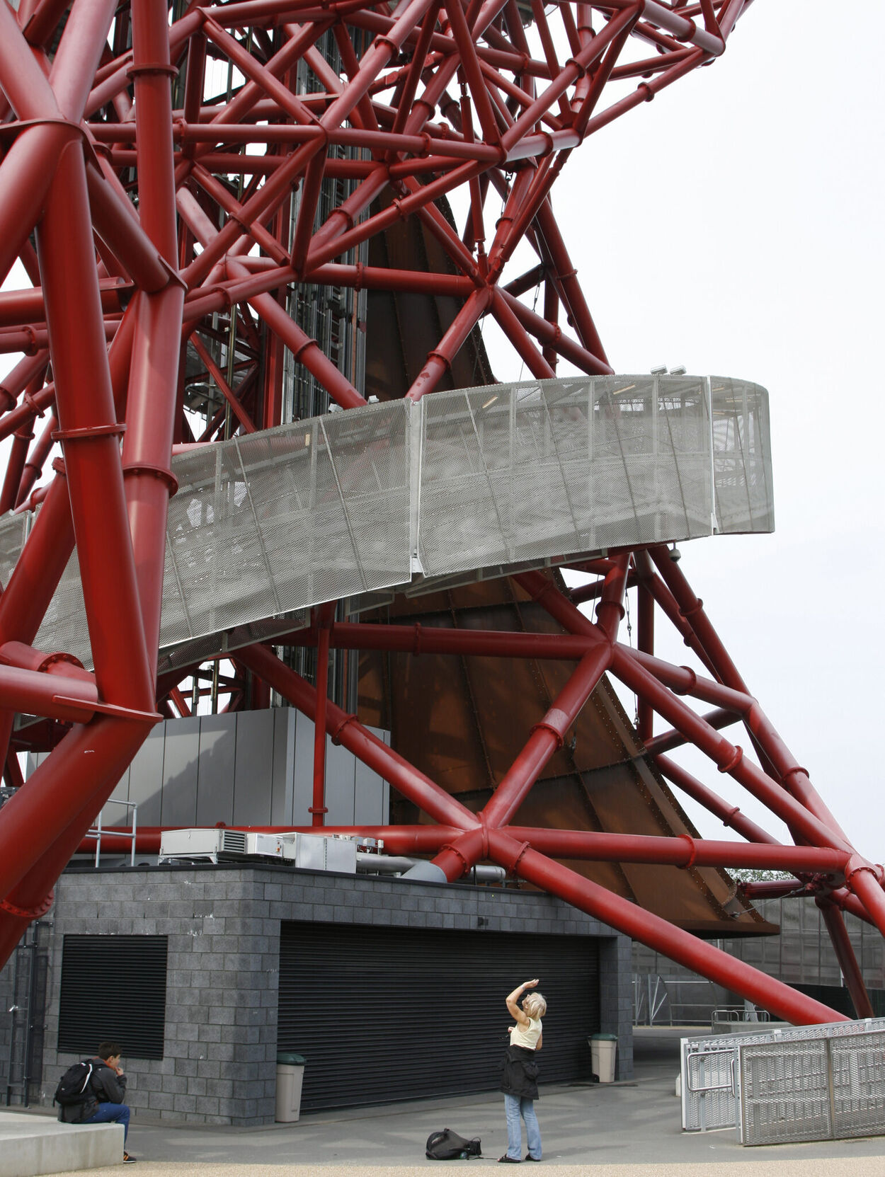 Arcelormittal Orbit and the visitors, 2014. © Fabio Quici
