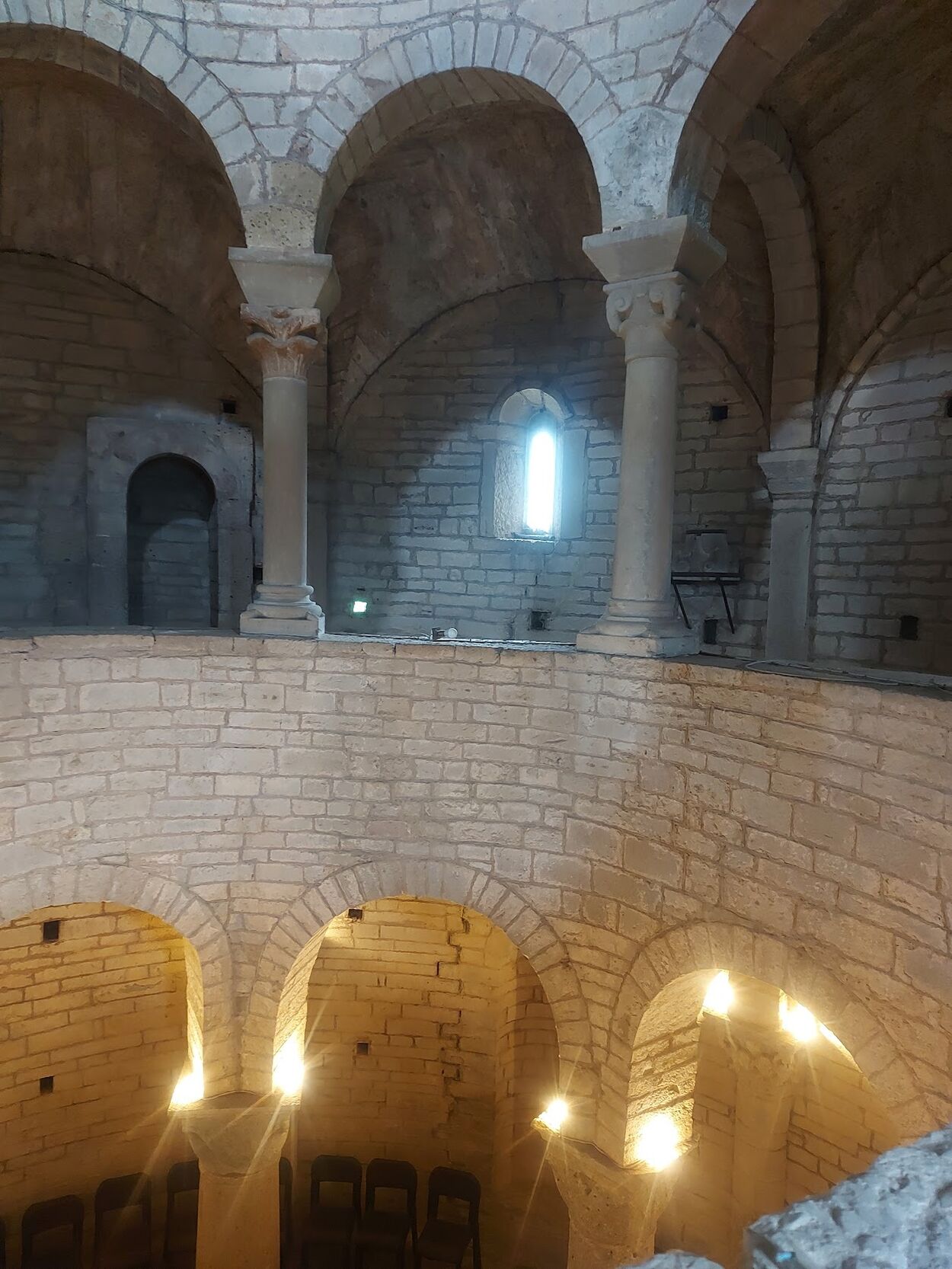 Interior space of the Rotunda di San Tomé. The neat overall tectonic order grows out of happenstance stereotomy.