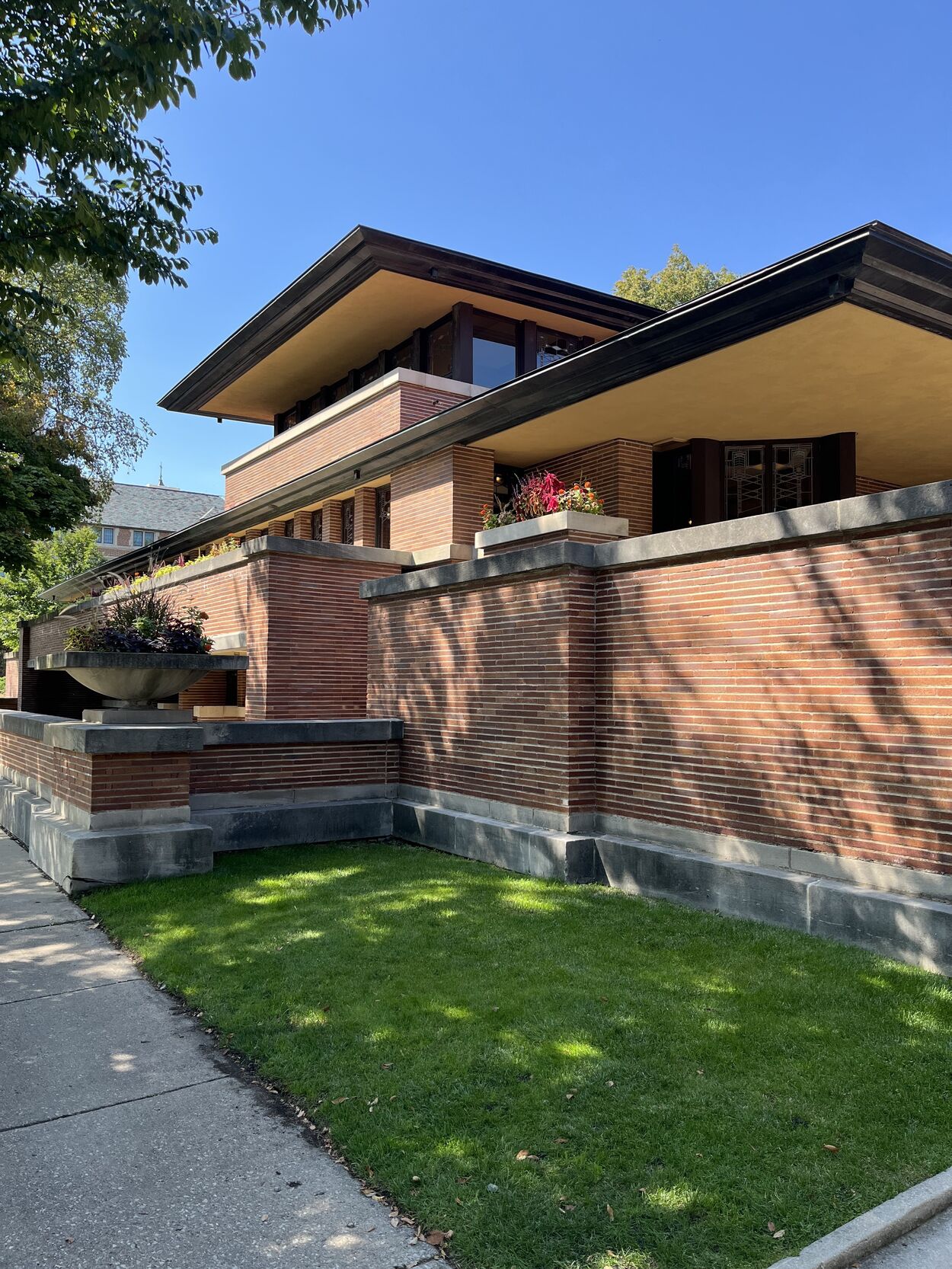 Robie House, Chicago, Illinois, 1908, Frank Lloyd Wright, architect. Photograph by author.