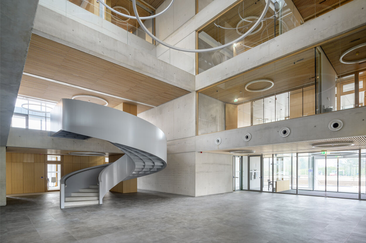 studio abiro, Poslovna stavba DARS, 2024, interior. Photo by Miran Kambič. © studio abiro