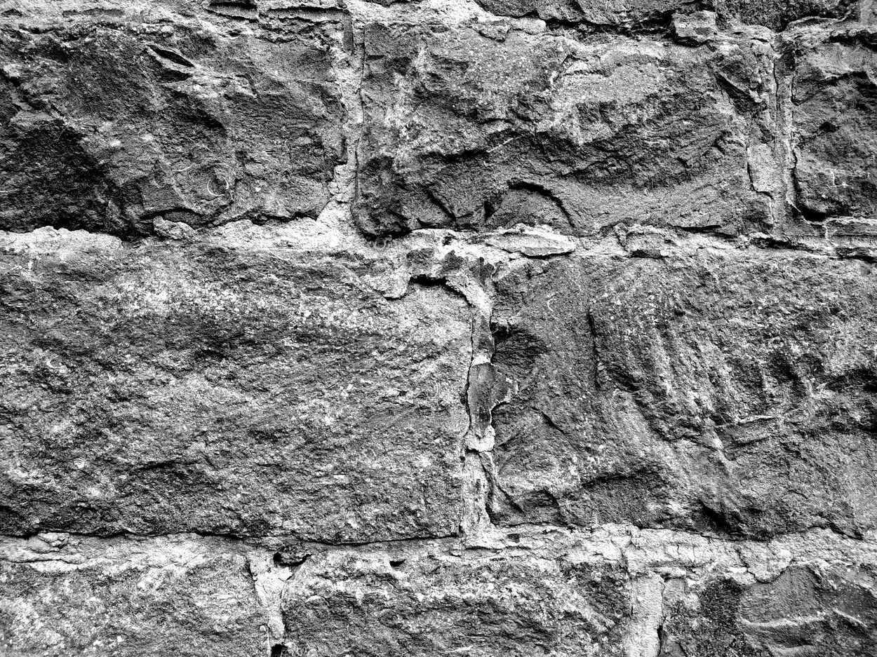 The solidified memory, excerpt research case
These photographs represent the subjectivity of the translation of a memory into a drawing. [ 1 ] shows the cladding of the house where the memories (explored in the research case) took place, while [ 2 ] shows how this material aspect of the building in the memory was translated into a material aspect of the design in the drawing.