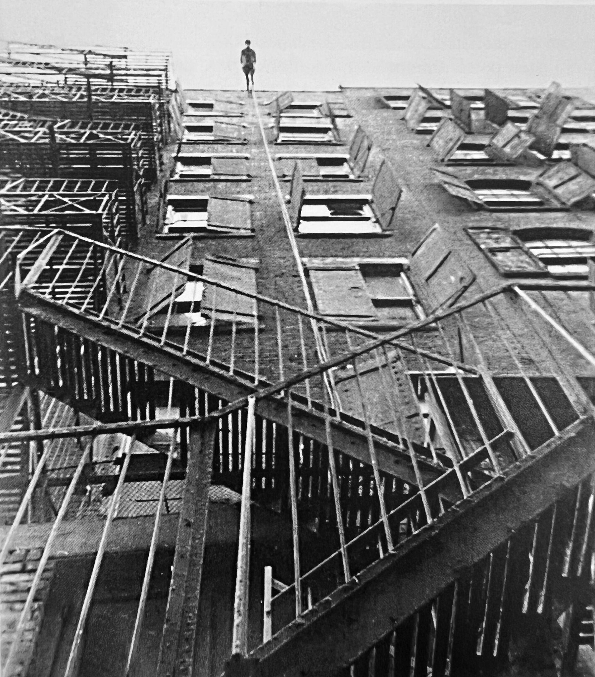 Trisha Brown. Man Walking Down the Side of a Building, SoHo, 1970 (from Trisha Brown: so that the audience does not know whether I have stopped dancing, Peter Eleey ed, catalogue of the exhibition at the Walker Art Center, Minneapolis, 2008)