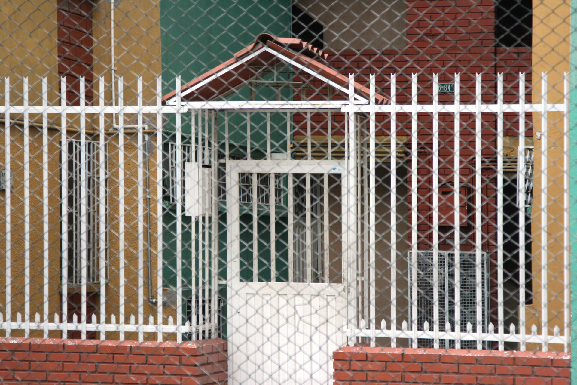 Fences in Bogotà, Colombia, 2009. © Fabio Quici