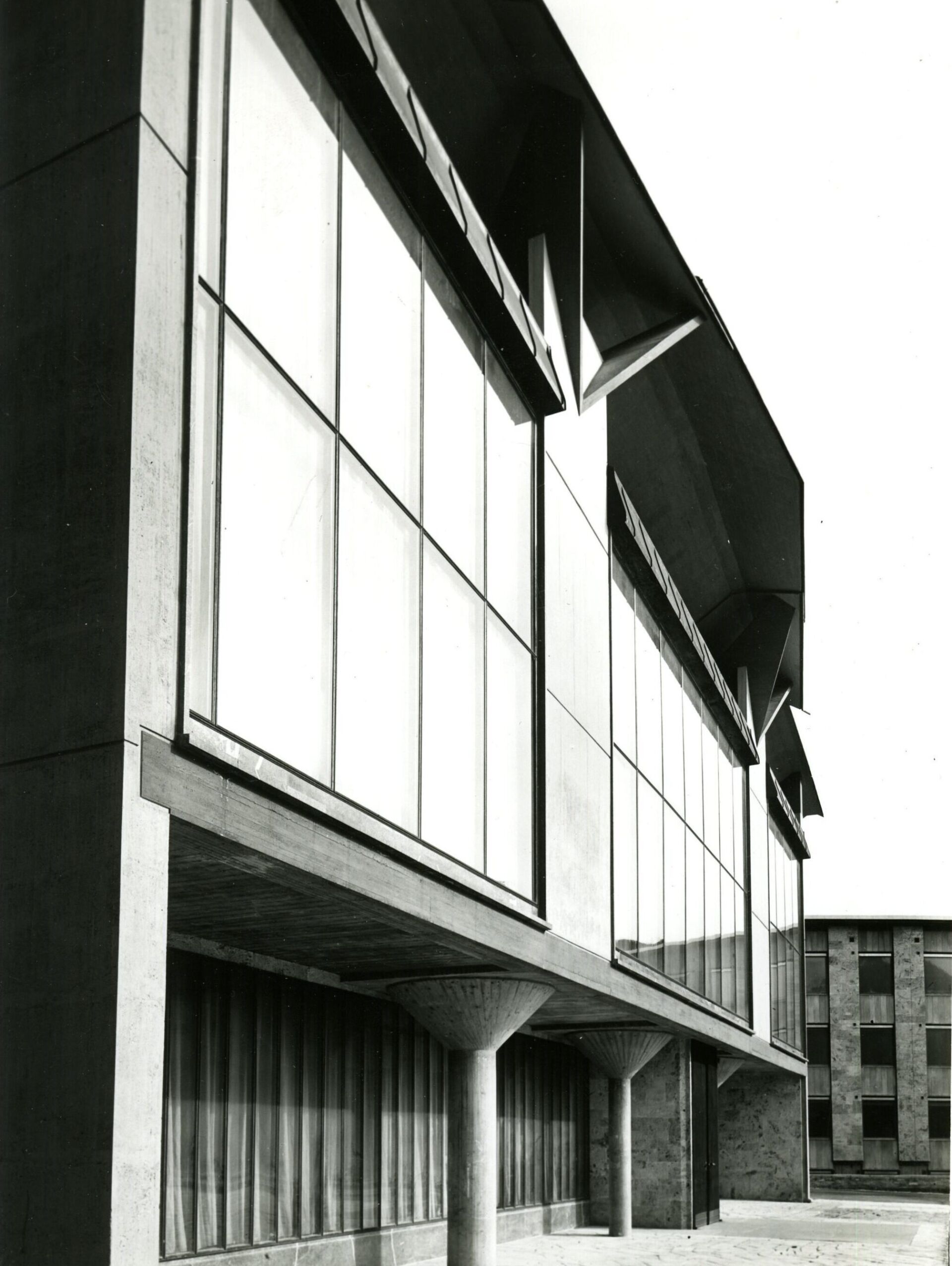 [a] The Municipality Building, Kranj, Miran Kambič
[b] The Municipality Building, under construction
[c] The Municipality Building, detail, photo Miran Kambič
[d] From Auguste Choisy. Historie de l‘ architecture. p. 280
[e] The Municipality Building, photo Janez Kališnik