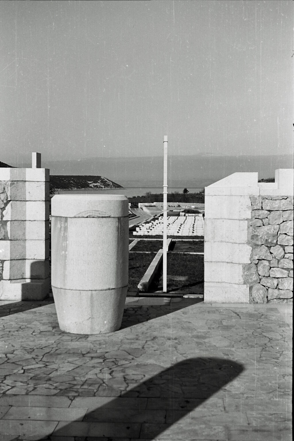 [a] The Rab Memorial Complex, Kampor, photo Vladimir Braco Mušič
[b] The Rab Memorial Complex, model
[cd] The Rab Memorial Complex, Kampor, photo Vladimir Braco Mušič
[ef] from Auguste Choisy. Historie de l‘ architecture.
pp. 414- 415
