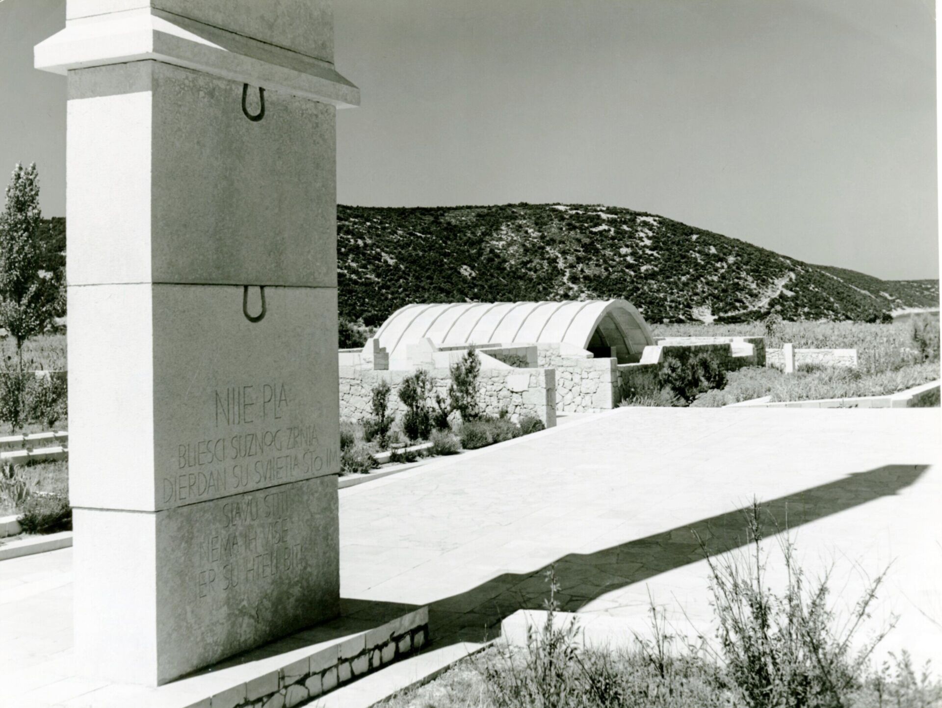 [a] The Rab Memorial Complex, Obelisk, photo Aleš Vodopivec 
[b] The Rab Memorial Complex, Obelisk, photo Vladimir Braco Mušič
[c] The Rab Memorial Complex, Obelisk, photo Aleš Vodopivec
[d] From Auguste Choisy. Historie de l‘ architecture.
p. 274