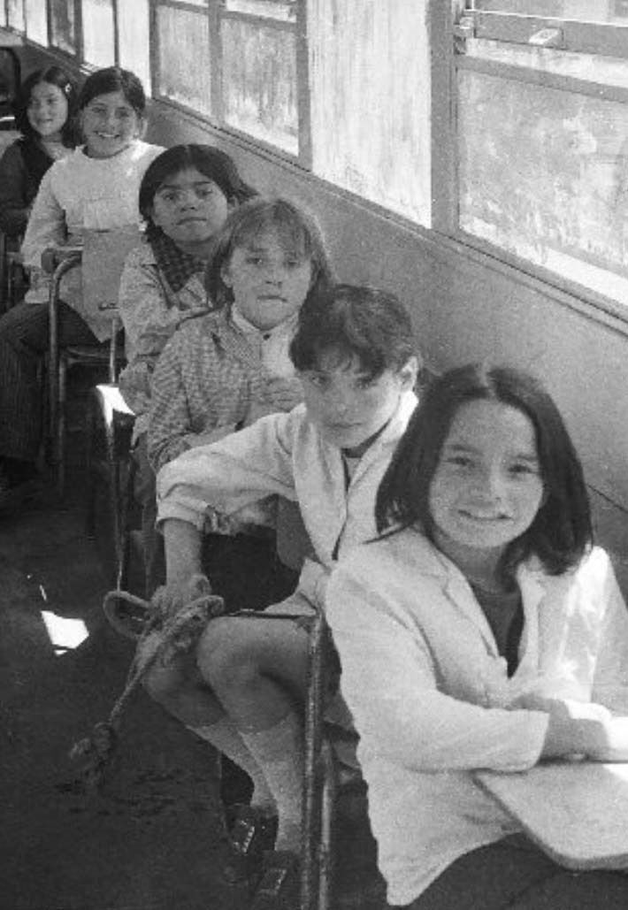 Students inside the Bus-Aula. Amy Conger, 1971. 
See: Boris Cofré, “Historia de los pobladores del campamento Nueva la Habana durante la Unidad Popular (1970–1973)” (Undergarduate thesis, Universidad Arcis, Santiago, 2007), 164.