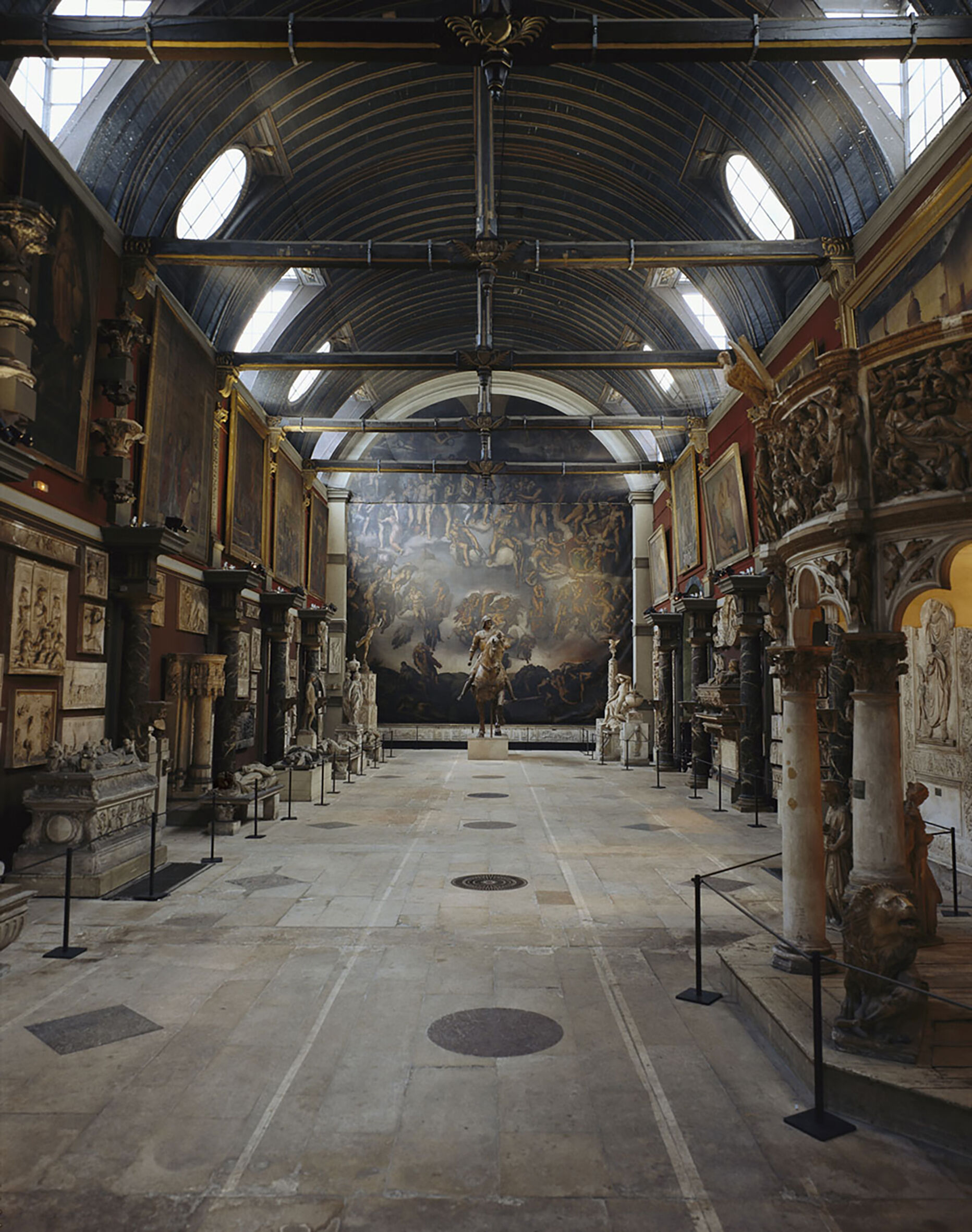 2006: in the Chapel, part of the Ecole des Beaux-Arts now partly used by the ENSA Paris-Malaquais, digital experiments replaced the sculpture casts that used to serve as drawing models for art and architecture students in the 19th century.