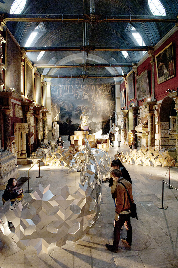 2006: in the Chapel, part of the Ecole des Beaux-Arts now partly used by the ENSA Paris-Malaquais, digital experiments replaced the sculpture casts that used to serve as drawing models for art and architecture students in the 19th century.