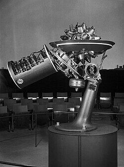 Original Zeiss planetarium projecting device