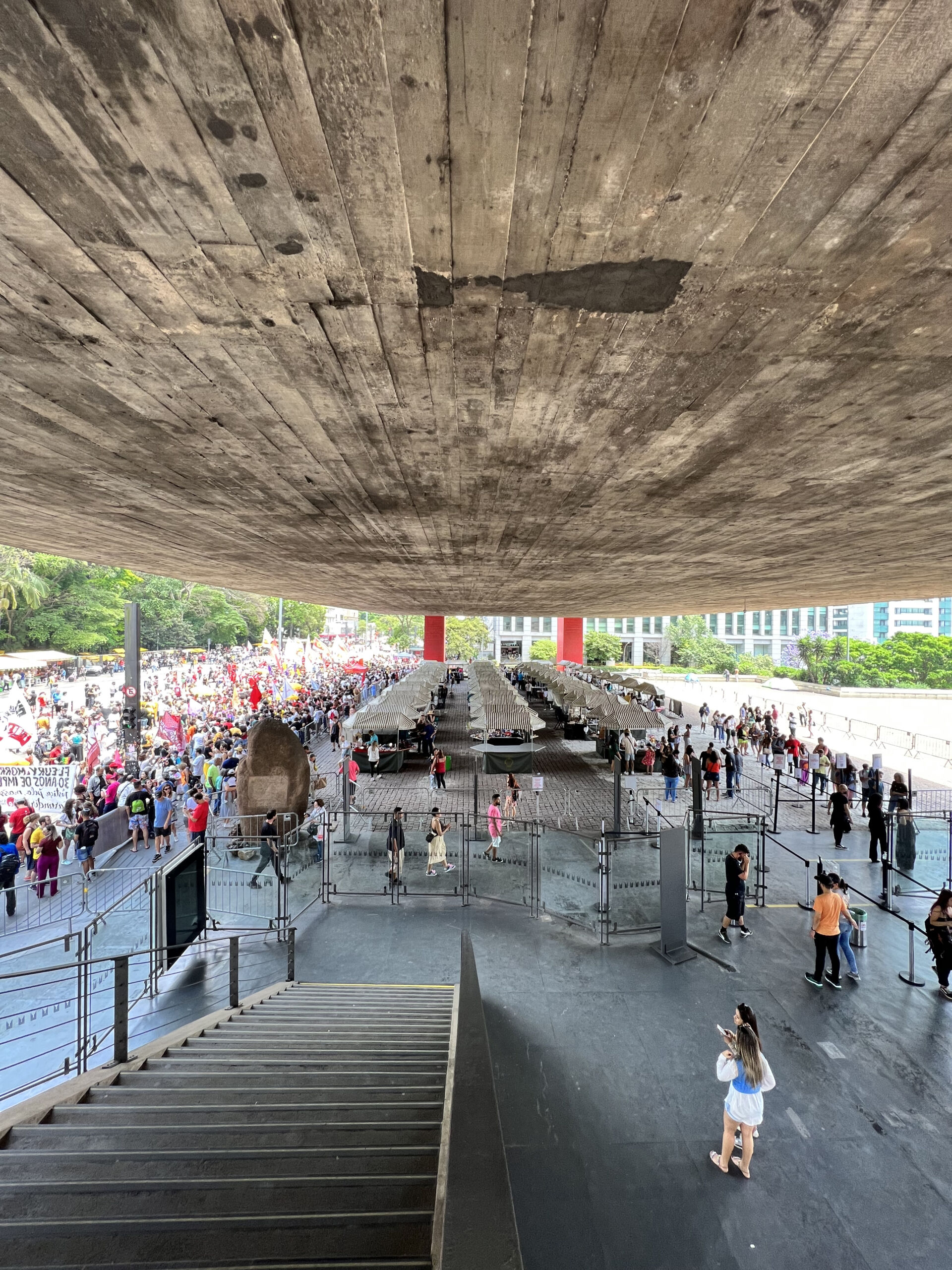 Space underneath large span of the MASP (Museo de Arte de São Paulo) designed by Lina Bo Bardi. Photo by author.