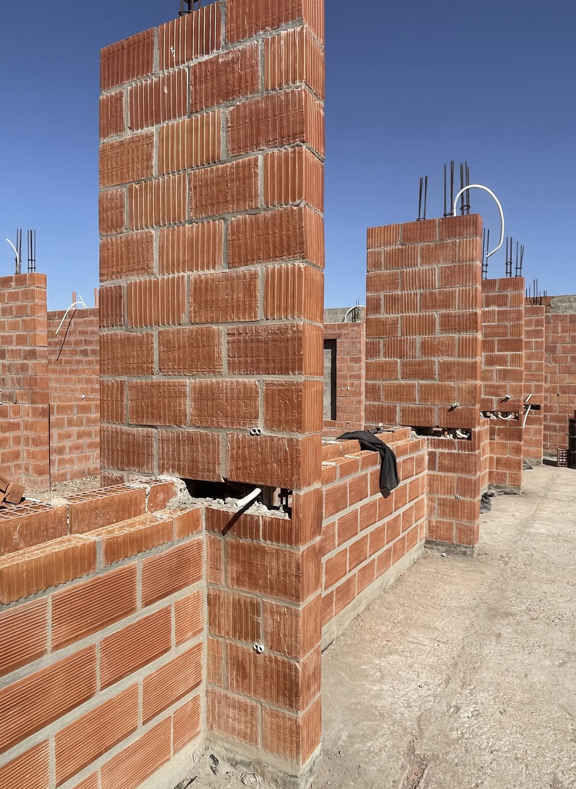 Construction of Ceramic House in Córdoba, Argentina by Agustín Berzero. Photo courtesy of Agustín Berzero.