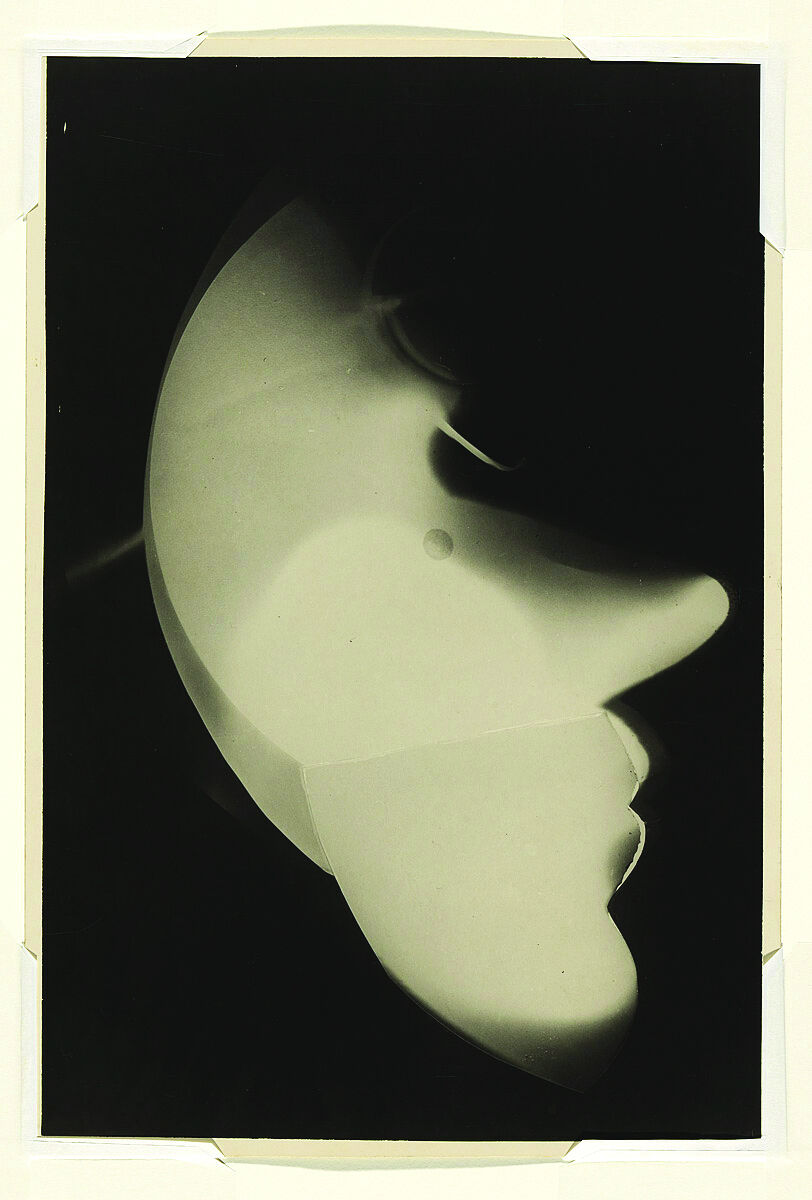 Photogram “Self-Portrait of the Inventor of the Photogram”, 1926, László Moholy-Nagy. One-off picture as the end result of condensing light passing through several media. © The Moholy-Nagy Foundation