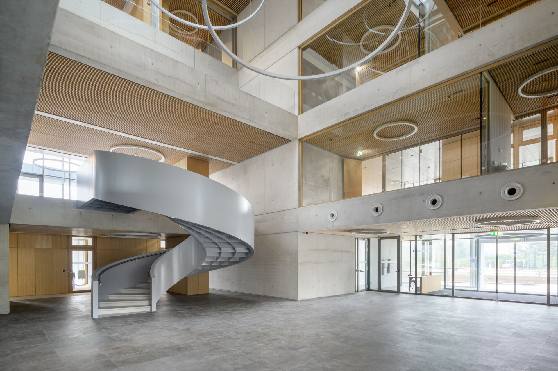 studio abiro, Poslovna stavba DARS, 2024, interior. Photo by Miran Kambič. © studio abiro
